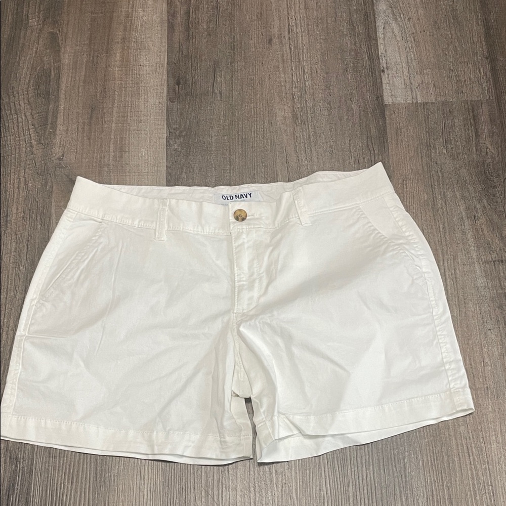 Old Navy White Women's Chino-Style Shorts